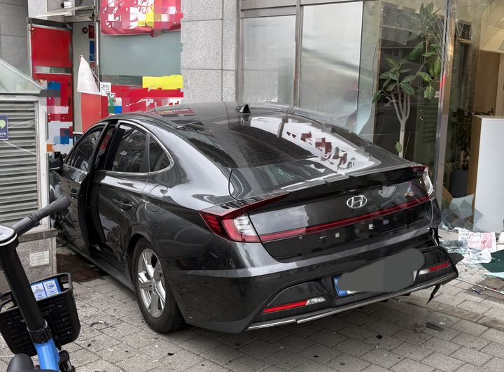 [용인=뉴시스] 사고 차량 모습. (사진=경기도소방재난본부 제공) 2025.12.23. photo@newsis.com *재판매 및 DB 금지