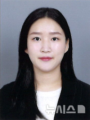 [사천=뉴시스] 2025 경남 사천시 적극행정 우수공무원으로 선정된 엄지희 주무관.