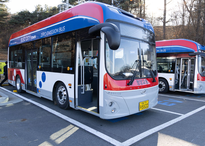 [청양=뉴시스] 청양군이 처음 도입한 친환경 저상버스. *재판매 및 DB 금지