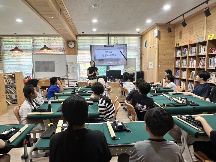 [전주=뉴시스] 세계서예전북비엔날레조직위원회는 '2025년 서예교육 전문 인력 양성기관 지정·지원 공모 사업'에 최종 선정됐다고 23일 밝혔다. (사진=세계서예전북비엔날레조직위원회 제공) 2025.12.23. photo@newsis.com *재판매 및 DB 금지