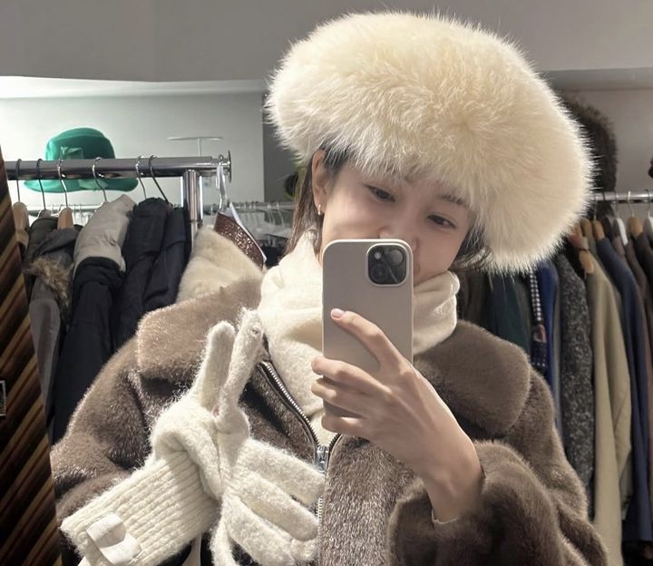 [서울=뉴시스] 배우 백진희. (사진=백진희 인스타그램 캡처) 2025.12.23. photo@newsis.com *재판매 및 DB 금지