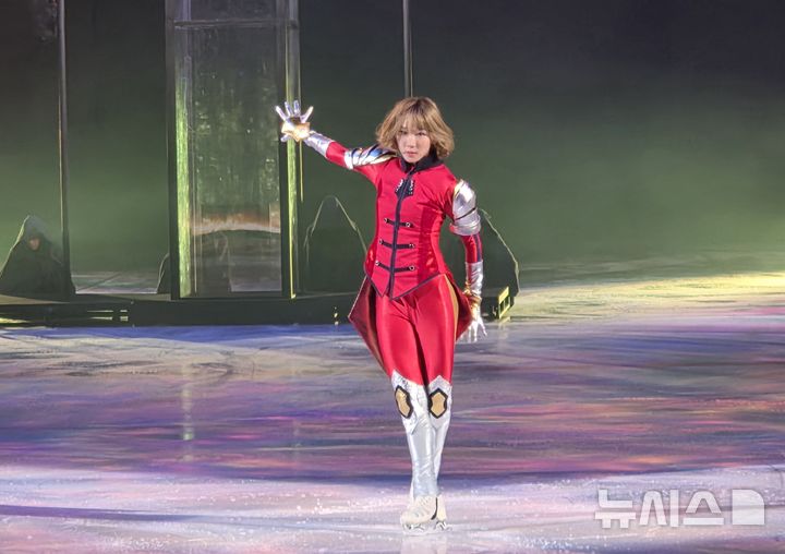 [서울=뉴시스] 김윤영 수습 기자 = 김예림 배우가 23일 오후 목동 아이스링크장에서 열린 뮤지컬 '나 혼자만 레벨업' 프레스콜에서 연기하고 있다. 2025.12.23. youn@newsis.com *재판매 및 DB 금지