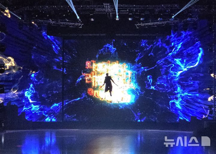 [서울=뉴시스] 김윤영 수습 기자 = 김진환 배우가 23일 오후 목동 아이스링크장에서 열린 뮤지컬 '나 혼자만 레벨업' 프레스콜에서 연기하고 있다. 2025.12.23. youn@newsis.com *재판매 및 DB 금지