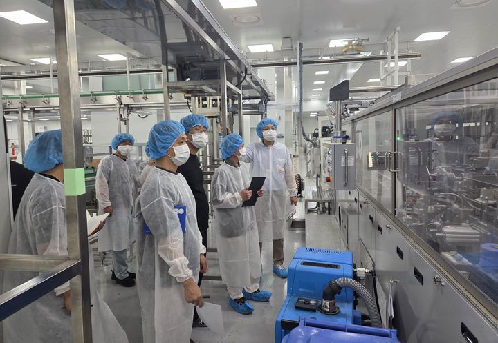 [서울=뉴시스] 동아제약 당진공장에서 진행한 SWD 점검 활동 진행 모습 (사진=동아제약 제공) 2025.12.23. photo@newsis.com *재판매 및 DB 금지