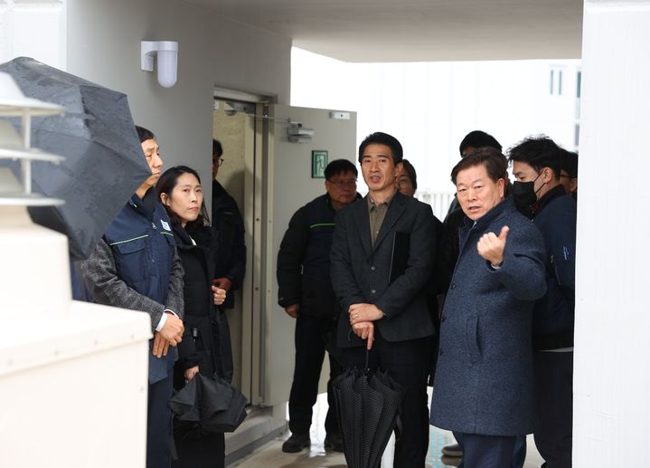 박승원 시장, 입주 앞둔 아파트 방문…'시공품질' 점검 등[광명소식]