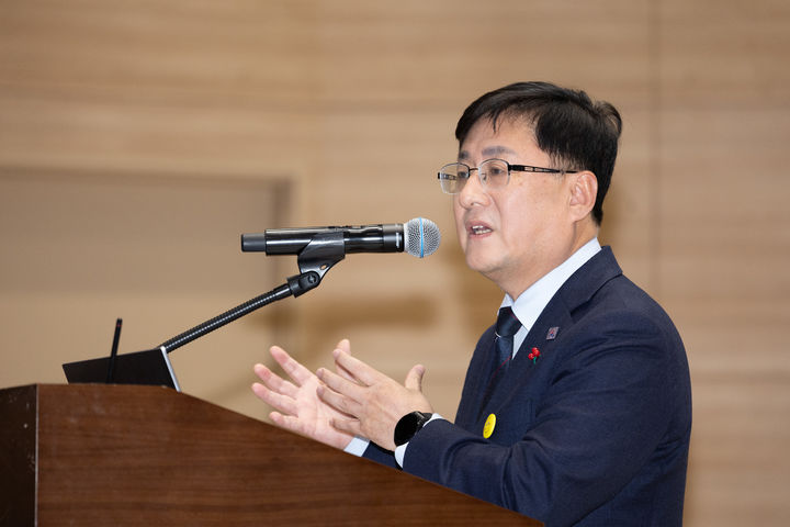 [세종=뉴시스]김성환 기후부 장관이 23일 탈플라스틱 대국민 토론회에서 인사말을 하고 있다.(사진=기후부 제공) *재판매 및 DB 금지