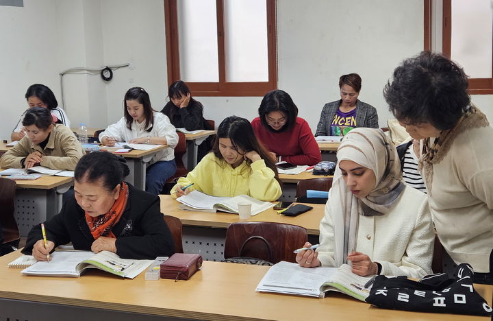 [남원=뉴시스] 남원시가족센터에서 결혼이민자를 대상으로 한국어 교육을 진행 중이다. *재판매 및 DB 금지