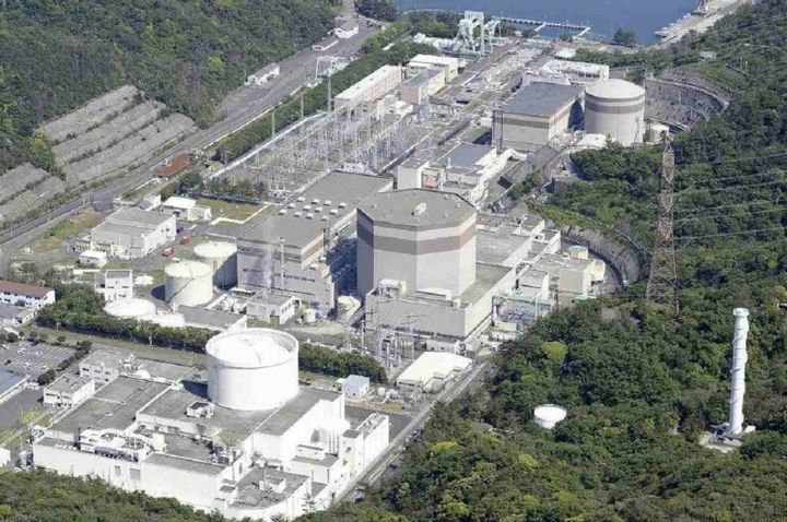 [서울=뉴시스]일본 원자력규제기구에 따르면, 후쿠이(福井)현 츠루가(敦賀)시에서 폐쇄 작업 중인 신형 전환 원자로 '푸겐' 해체 작업 중 23일 오후 3시께 배관이 절단되면서 방사성 물질 삼중수소가 포함된 물 약 20㎖가 누출됐다고 NHK가 보도했다. 츠루가시 푸겐 원자로 모습. <사진 출처 : 재팬 타임스> 2025.12.23.