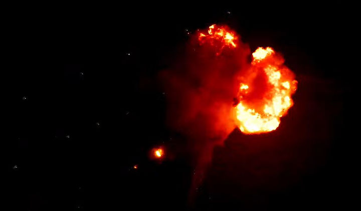 [서울=뉴시스] 23일(한국 시간) 브라질 공군 산하 알칸타라 우주센터에서 민간 우주발사체 기업 이노스페이스의 첫 상업 발사체 '한빛-나노(HANBIT-Nano)'가 발사됐으나 폭발하는 것으로 추정되는 장면이 포착됐다. 한빛-나노는 이륙 후 약 1분이 지날 때까지는 비행을 진행했으나 우주로 솟구치는 과정에서 '비행 중 예기치 못한 현상이 감지됐다'는 안내가 송출됐다. (사진=이노스페이스 유튜브 캡쳐) 2025.12.23. photo@newsis.com *재판매 및 DB 금지