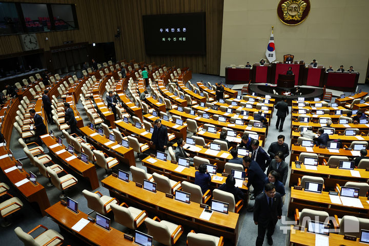 [단독]여야 필리버스터법 실마리 찾나…'사회권 이양만 처리' 의견접근