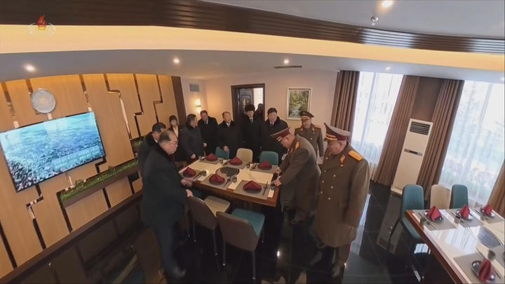 [서울=뉴시스] 북한조선중앙TV는 김정은 북한 국무위원장이 딸 주애와 함께 지난 20일 양강도 삼지연관광지구 이깔·밀영 호텔 준공식에 참석했다고 23일 보도했다. 사진은 이깔 호텔. (사진=조선중앙TV 캡쳐) 2025.12.23. photo@newsis.com *재판매 및 DB 금지