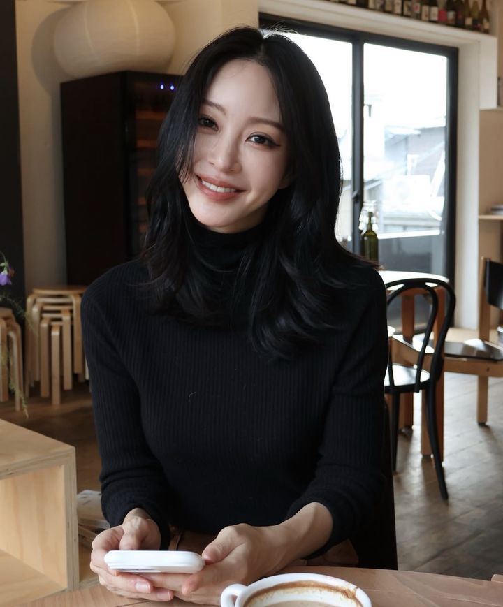 [서울=뉴시스] 배우 한예슬. (사진=한예슬 인스타그램 캡처) 2025.12.24. photo@newsis.com *재판매 및 DB 금지