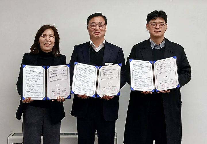 [원주=뉴시스] '자활근로자 헬스케어 지원' 업무협약 모습. (사진=원주시 제공) 2025.12.24. photo@newsis.com *재판매 및 DB 금지