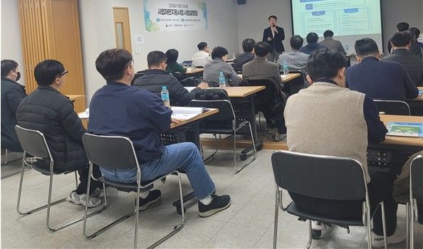 [서울=뉴시스] 지난 17일 열린 메인비즈협회의 사업재편 설명회 현장. (사진=메인비즈협회 제공) 2025.12.24. photo@newsis.com *재판매 및 DB 금지