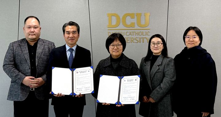 [대전=뉴시스] 목원대 라이즈(RISE) 사업단과 경북RISE U-늘봄 사업단 협약식 기념촬영. (사진=목원대 제공) 2025.12.24. photo@newsis.com *재판매 및 DB 금지