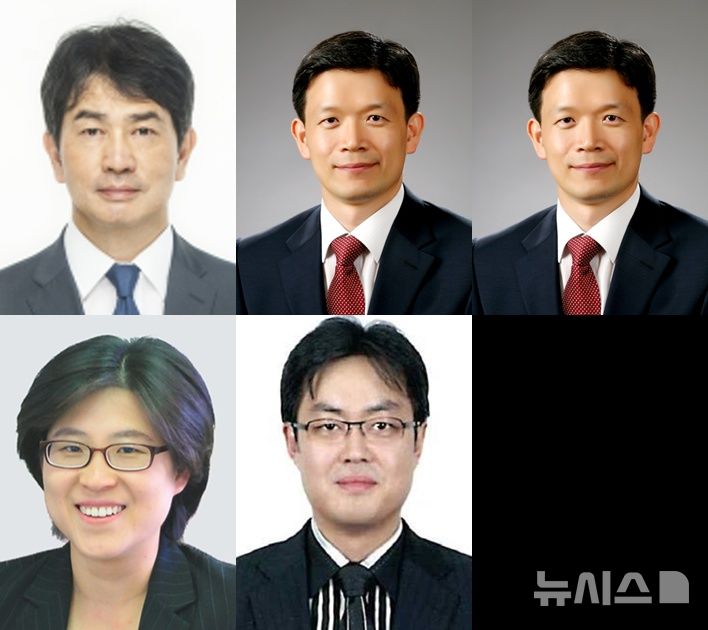 [세종=뉴시스]좌측 상단부터 김창섭 가천대 교수, 송승호 광운대 전기공학과 교수, 석광훈 에너지전환포럼 전문위원, 김춘희 법무법인 다산 변호사, 홍종영 법무법인 파랑 변호사의 모습.(사진=기후부 제공)