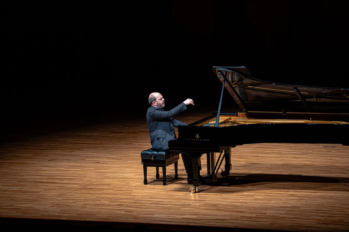 [서울=뉴시스] 지난 23일 서울 서초구 예술의전당 콘서트홀에서 '키릴 게르스타인 피아노 리사이틀'이 열렸다. (사진=마스트미디어 제공 ⓒRowan Lee) 2025.12.24. photo@newsis.com *재판매 및 DB 금지