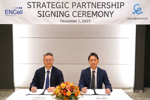 [서울=뉴시스] 전략적 파트너십 체결식 (좌 장종욱 이엔셀 대표이사, 우 아리타 코타로 셀리소스 대표이사) (사진=이엔셀 제공) 2025.12.24. photo@newsis.com *재판매 및 DB 금지
