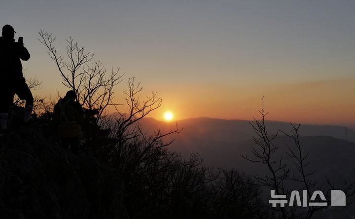 [동두천=뉴시스] 소요산 해맞이 행사. (사진=동두천시 제공) photo@newsis.com