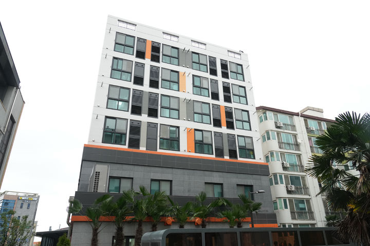 [제주=뉴시스] 제주아라 고령자복지주택 전경. (사진=제주도 제공) 2025.12.24. photo@newsis.com *재판매 및 DB 금지