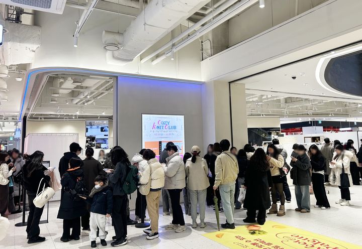 아이파크몰 뜨개 연합 팝업스토어 입장 대기줄. (사진=HDC아이파크몰) *재판매 및 DB 금지