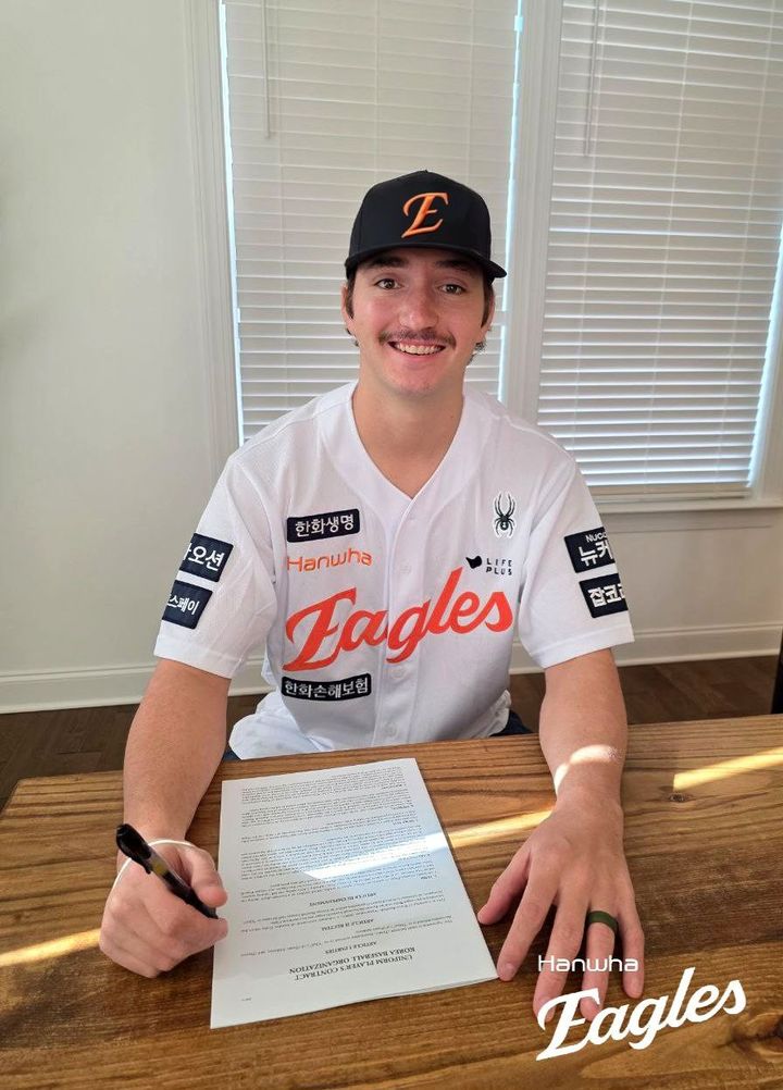 [서울=뉴시스] 프로야구 한화 이글스가 24일 2026시즌 새 외국인 투수 오웬 화이트의 영입을 발표했다. (사진=한화 이글스 제공) 2025.12.24. *재판매 및 DB 금지