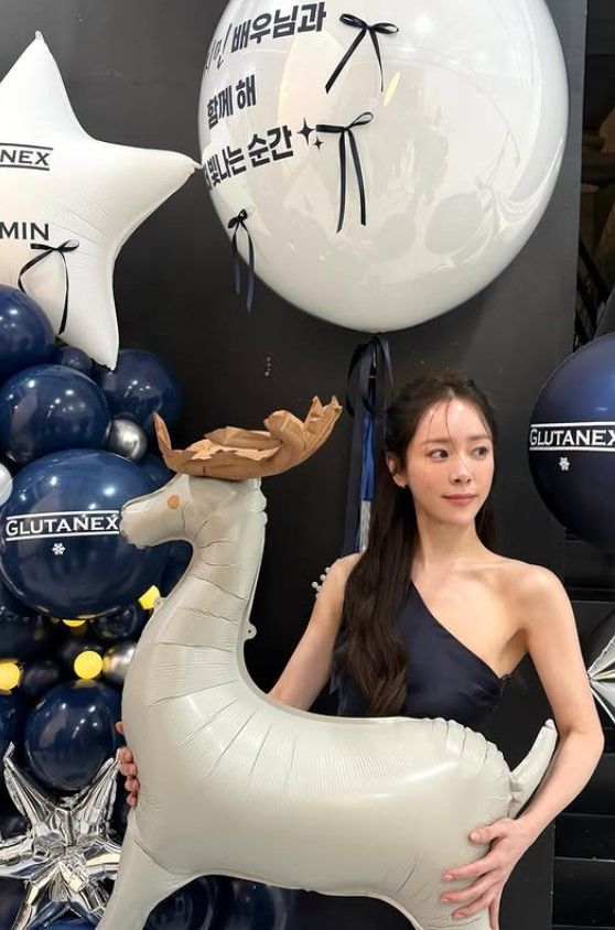 [서울=뉴시스] 한지민. (사진=한지민 인스타그램) 2025.12.24. photo@newsis.com *재판매 및 DB 금지