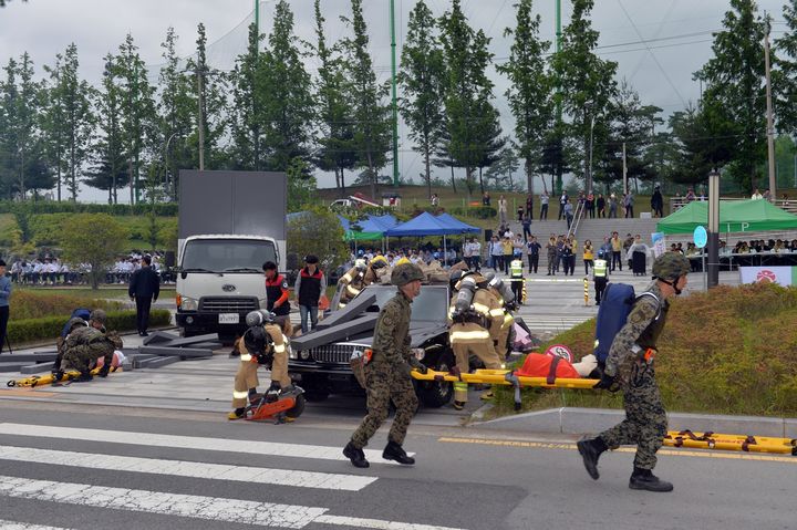 [광주=뉴시스] 지난 10월 광주 남구에서 진행된 '2025 재난대응 안전한국훈련' (사진 = 남구 제공) 2025.12.24. photo@newsis.com *재판매 및 DB 금지