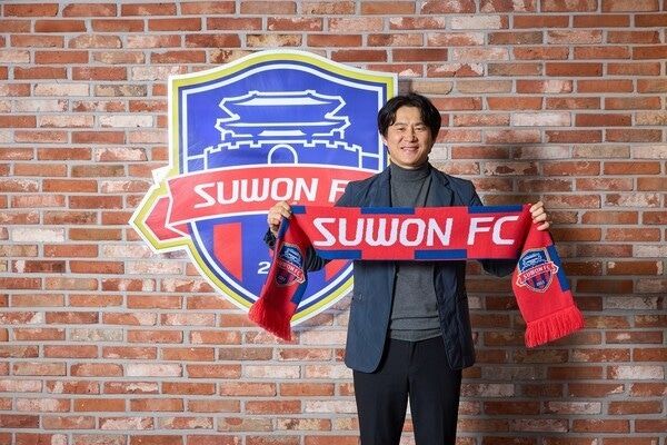 [서울=뉴시스] 프로축구 K리그2 수원FC의 박건하 감독. (사진=수원FC 제공) *재판매 및 DB 금지