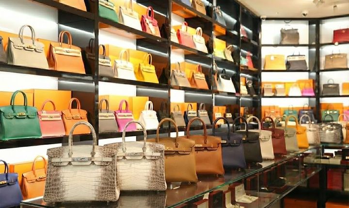 캉카스백화점 에르메스 진열장. 캉카스백화점은 300억원대 규모의 '에르메스 특별 기획전'을 24일 크리스마스(성탄절) 이브부터 개최한다. *재판매 및 DB 금지