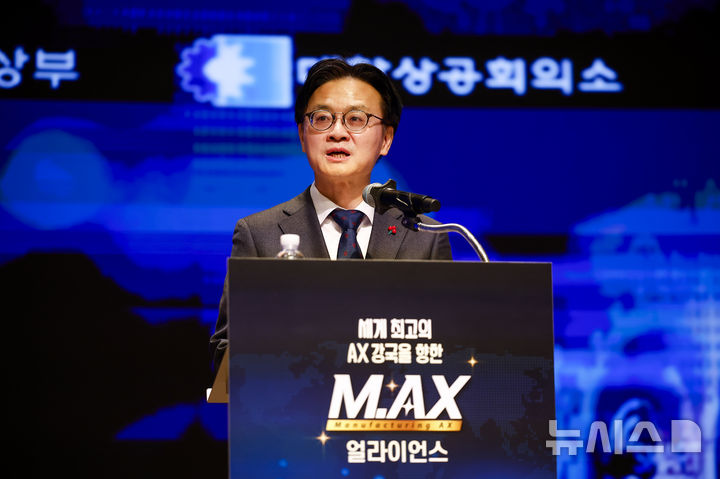 [서울=뉴시스] 정병혁 기자 = 김정관 산업통상부 장관이 24일 서울 중구 대한상공회의소에서 열린 M.AX 얼라이언스 정기총회에서 인사말을 하고 있다. 2025.12.24. jhope@newsis.com