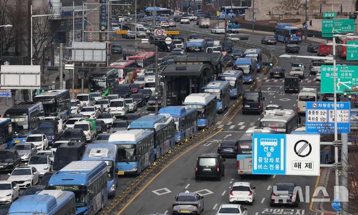 한파 속 서울 시내버스 멈추나…노조 13일 파업 예고
