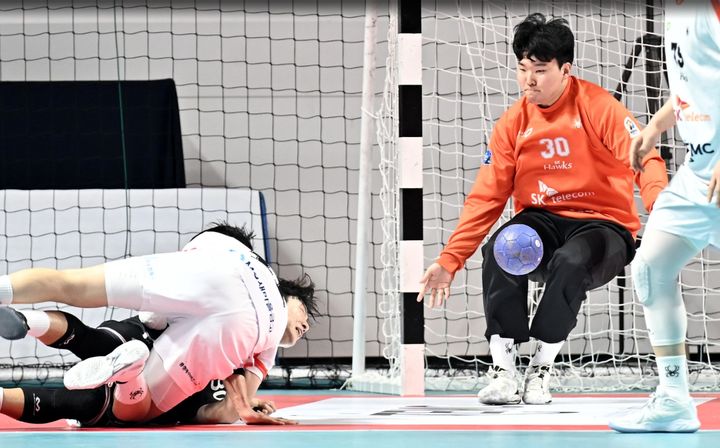 [서울=뉴시스] 핸드볼 SK호크스의 이창우. (사진=한국핸드볼연맹 제공) *재판매 및 DB 금지