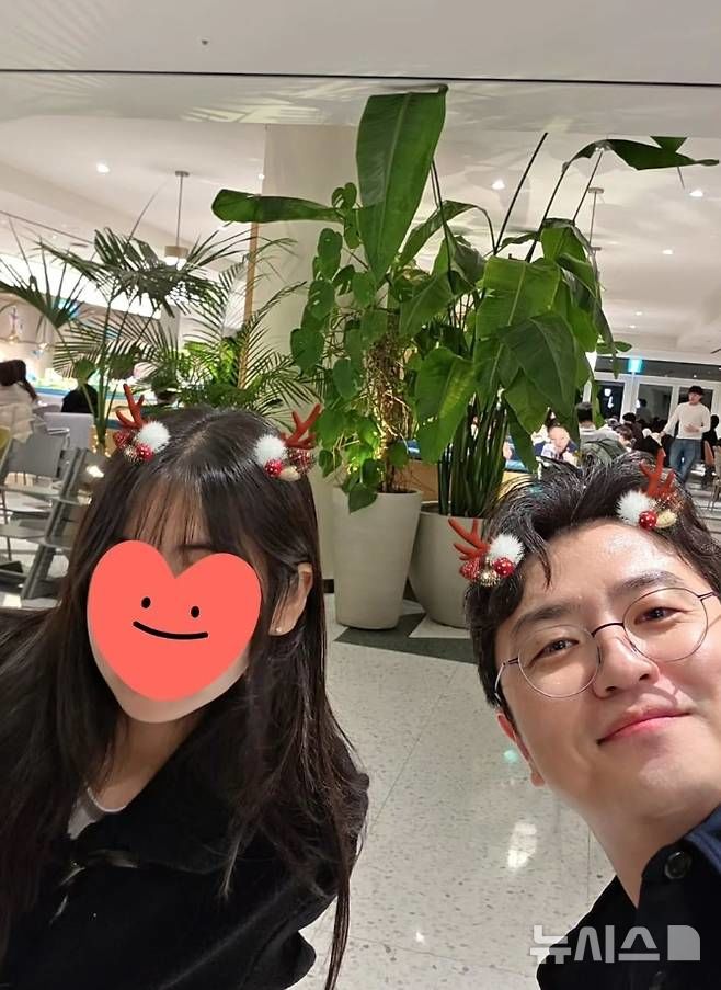 [서울=뉴시스] 방송인 최동석이 자녀들에 대한 애정을 드러냈다. 2025.12.26. (사진 = 최동석 인스타그램 캡처) photo@newsis.com