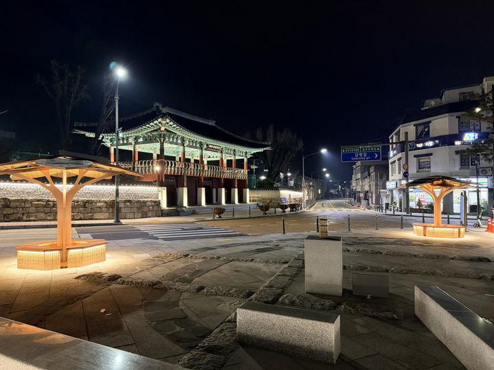 [공주=뉴시스] 충청감영 역사문화가로 야경.(사진= 공주시 제공).2025.12.26.photo@newsis.com. *재판매 및 DB 금지