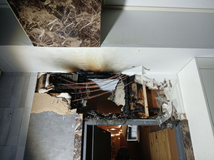 [대구=뉴시스] 25일 오후 8시16분께 중구 대안동의 한 호텔 2층에서 전기적 요인으로 추정되는 화재가 발생했다. (사진=대구소방안전본부 제공) 2025.12.26. photo@newsis.com *재판매 및 DB 금지