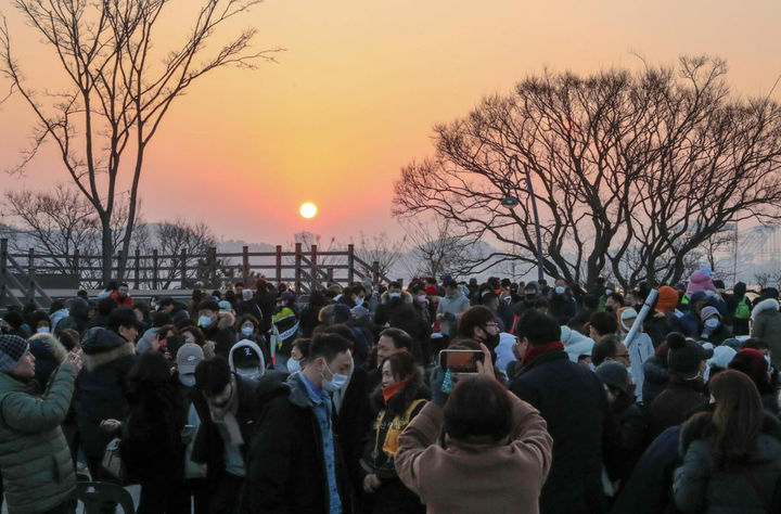 [울산=뉴시스] 지난 2023년 1월 1일 오전 울산 남구 장생포 고래광장에서 열린 새해 해맞이 행사. (사진=울산 남구 제공) photo@newsis.com *재판매 및 DB 금지