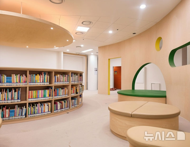 [과천=뉴시스] 새롭게 조성된 가운데 오는 30일 문을 여는 과천 정보과학도서관 어린이정보센터 전경. (사진=과천시 제공).2025.12.26.photo@newsis.com