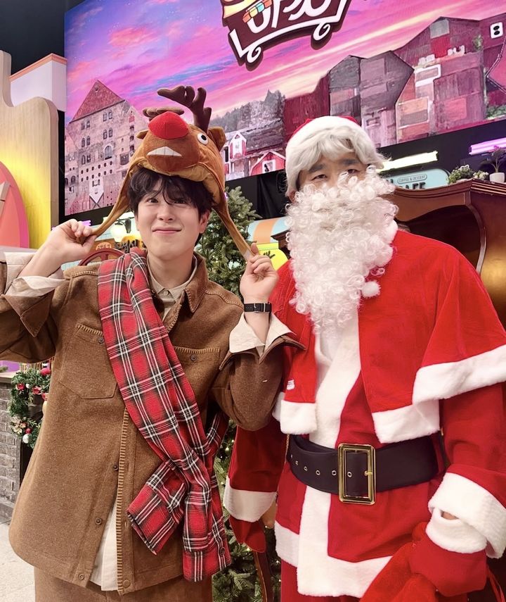 [서울=뉴시스] 가수 피오(왼쪽)과 전 이종격투기선수 김동현 (사진=피오 인스타그램 캡처) 2025.12.26. photo@newsis.com *재판매 및 DB 금지