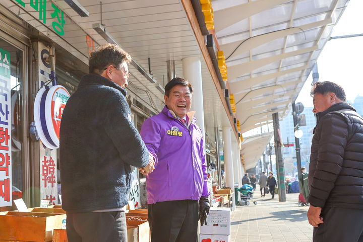 [서울=뉴시스] 동대문구 고산자로 '가림막' 걷어냈다…130m 정비. 2025.12.26. (사진=동대문구 제공) *재판매 및 DB 금지