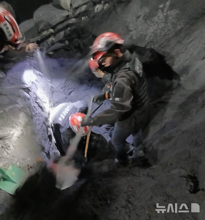 [제천=뉴시스] 사고 현장 (사진= 제천소방서 제공) 2025.12.26. photo@newsis.com *재판매 및 DB 금지