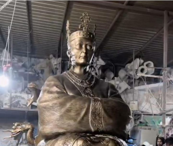 [서울=뉴시스] 24일 인도 우타르프라데시주 아요디아시 한국기념공원에 세워진 허황옥 왕후 청동상.(출처: ETV바라트) 2025.12.26. *재판매 및 DB 금지