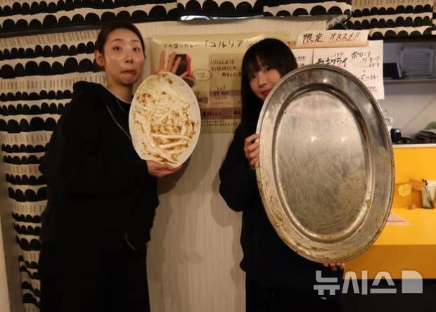 [서울=뉴시스] 먹방 유튜버 쯔양이 카레 5㎏을 비우고 남은 그릇을 인증했다. 2025.12.26. (사진 = 쯔양 인스타그램 캡처) photo@newsis.com *재판매 및 DB 금지