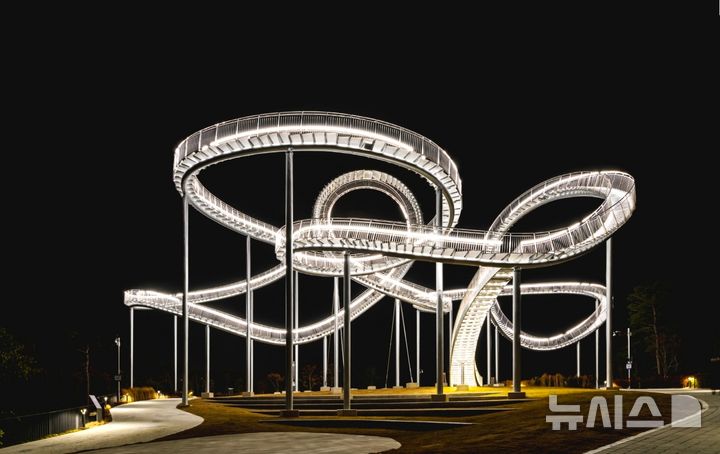 [포항=뉴시스] 송종욱 기자 = 포항 마이스(MICE) 산업 경쟁력 강화를 위해 유니크베뉴(PUV) 후보지로 선정된 스페이스워크. 2025.12.26. photo@newsis.com