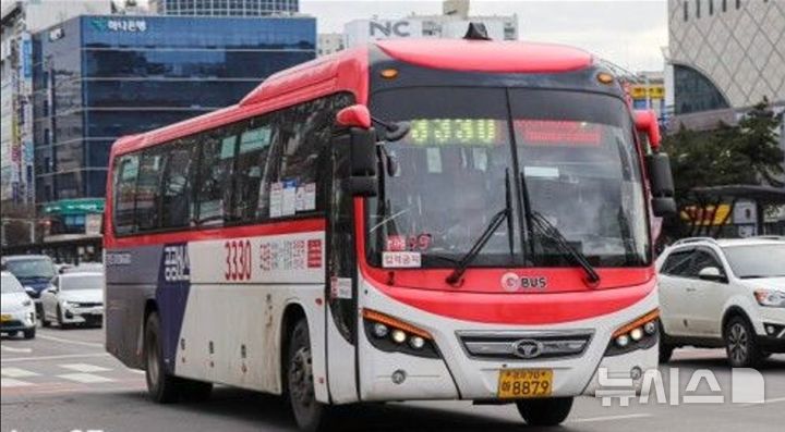 [안양=뉴시스]3330번 광역버스 운행 현장. (사진=화면 캡처). 2025.12.26.photo@newsis.com