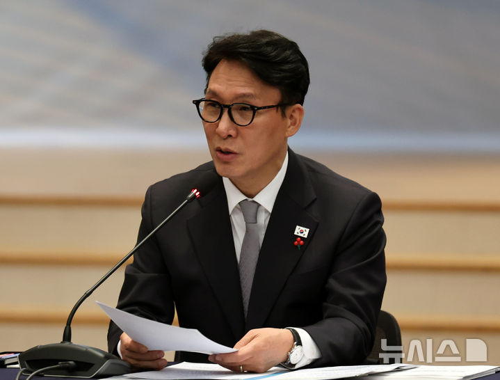 [서울=뉴시스] 배훈식 기자 = 김민석 국무총리가 26일 오후 서울 마포구 중소기업DMC타워에서 열린 제17차 청년정책조정위원회에서 발언하고 있다. 2025.12.26. dahora83@newsis.com