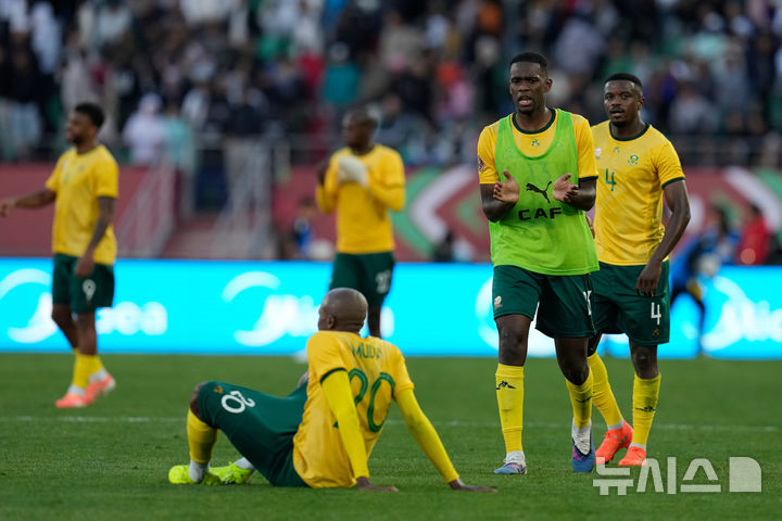 [모로코=AP/뉴시스] 남아프리카공화국 남자 축구 대표팀 선수단. 2025.12.26.