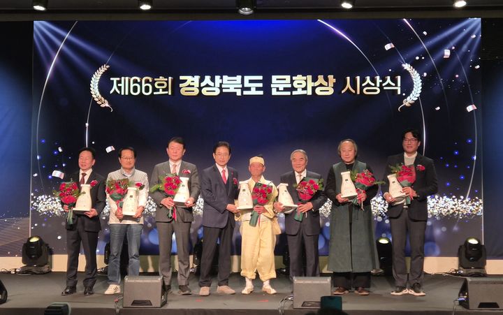 [김천=뉴시스] 경북도 문화상 시상식. (사진=김천시 제공) 2025.12.27 photo@newsis.com *재판매 및 DB 금지