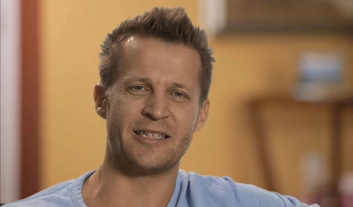 [뉴시스] 토니 매콜리스터가 2015년 방영된 미 방송사 A&E의 리얼리티 프로그램 '네이버스위드베네핏츠(Neighbors with Benefits)'에 출연했을 당시의 모습. (사진=A&E) 2025.12.28 *재판매 및 DB 금지