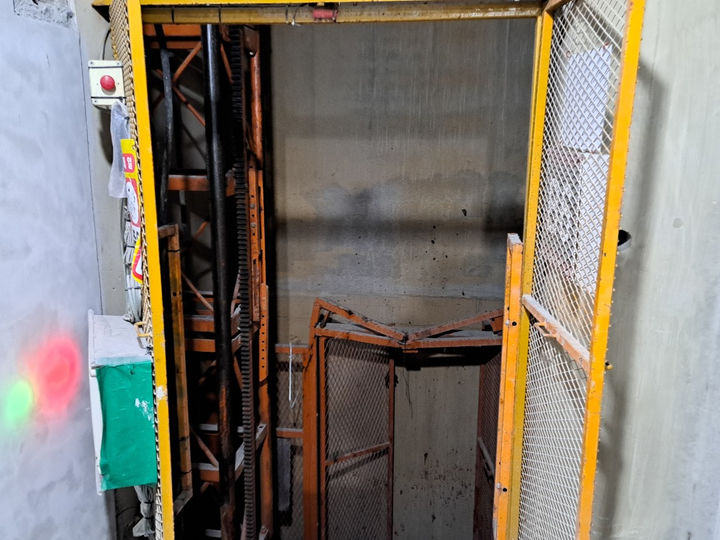 [부산=뉴시스] 28일 오전 부산 해운대구의 한 신축 공사현장에서 중국 국적의 근로자 A(40대)씨가 작업 중 엘리베이터 통로를 통해 추락했다. (사진=부산경찰청 제공) 2025.12.28. photo@newsis.com *재판매 및 DB 금지